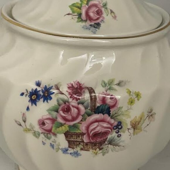 English Windsor Teapot  with . Floral Roses Bouquet Swirl Design - Picture 9 of 15